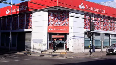 El Desconcierto | banco demuestra que clienta hizo pasar por fraude una compra de 13 millones que hizo su hija debera devolverlos.webp