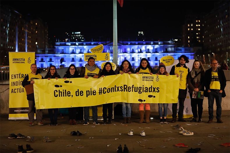 Chile de pie con los refugiados.jpg