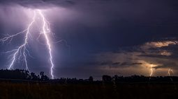 Tormentas eléctricas en Santiago: Senapred decreta Alerta en 10 comunas de la capital