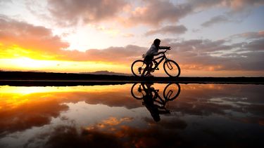Ciclovías salen de la ciudad: Construirán vía turística entre balnearios de Pichilemu