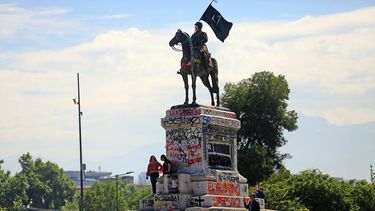 El Desconcierto | monumento.jpg