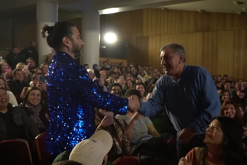 Avello y su profesor.png