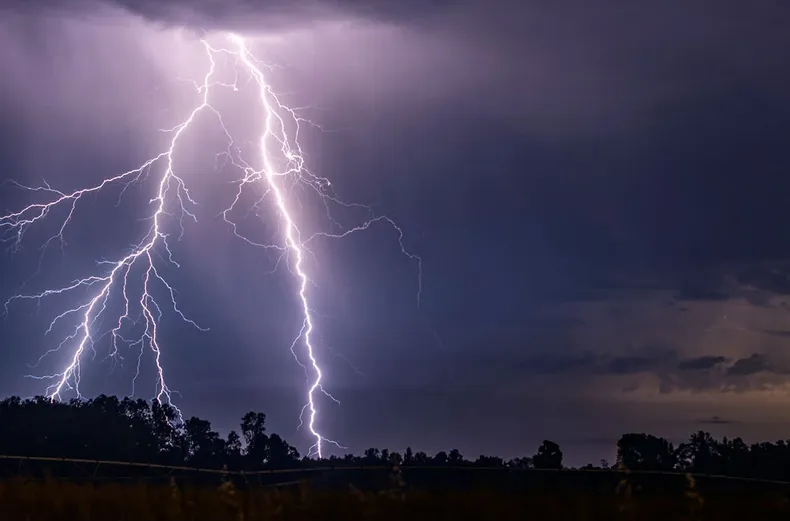 25283 tormenta electricas en santiago.webp