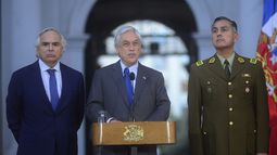 Tras salida de Hermes Soto: Piñera nombra a Mario Rozas como nuevo general director de Carabineros