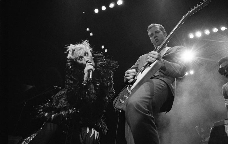 inedito libro de fotos de conciertos el desconcierto scaled e1666381907894.jpg