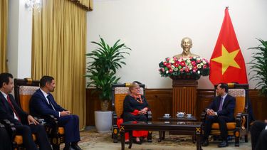 Michelle Bachelet junto a alcalde de Cerro Navia se reunieron con presidente de Vietnam