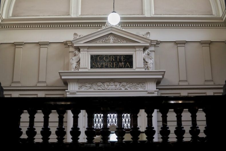 con pruebas de conocimiento y merito  la reforma del gobierno por nombramiento de jueces.jpg