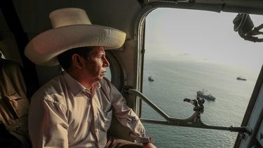 Se agudiza la crisis en Perú: Presentarán moción para destituir al Presidente Castillo