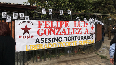 Manifestantes funan casa de genocida que salió en libertad condicional tras fallo de la Corte Suprema