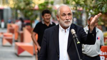 Ministro Montes rechaza intencionalidad de incendios: “Lo importante es contener el fuego”