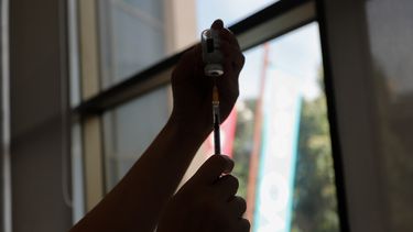 Médico confirma alza inusual de resfríos en octubre por ”circulación de nuevos virus respiratorios”