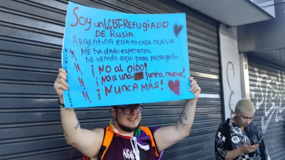 Cientos de miles de argentinos en las calles ponen un límite a la intolerancia y la homofobia de Javier Milei