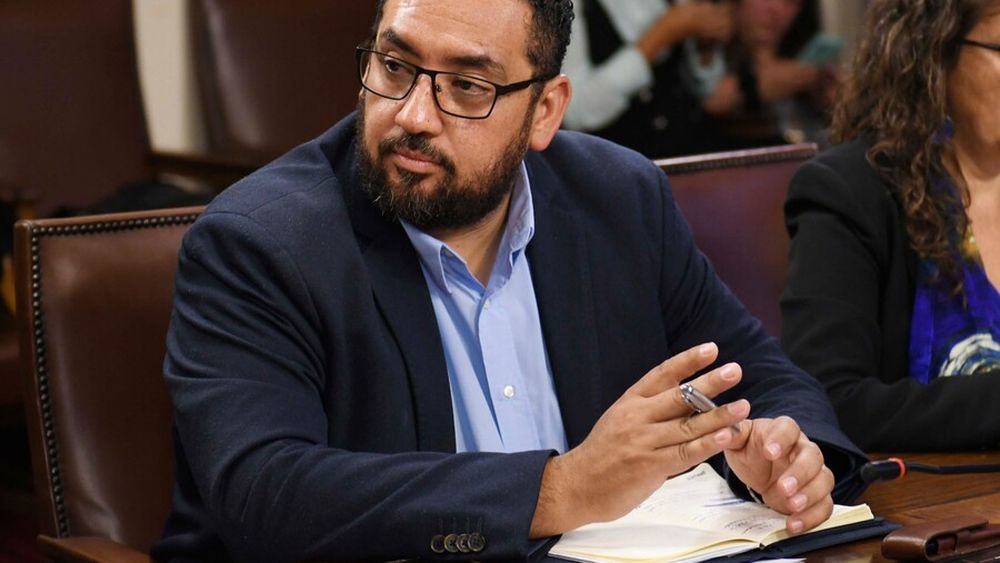 Compleja jornada para Cataldo: UDI pidió su renuncia y apoderada lo increpó en plena comisión