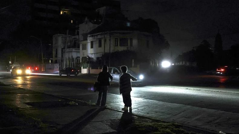 Apagones en Cuba por culpa de la crisis energética y bloqueo de Estados Unidos - Agencia EFE