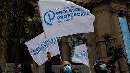 Magisterio proyecta paro de más de 100 mil profesores: garantizan entrega de alimentación