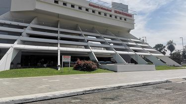 Avión Latam con destino a Chile debió regresar por seguridad a Asunción por impacto de ave