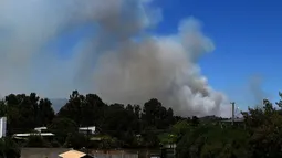 Ruta 68 es cortada a la altura de Cuesta Zapata por incendio forestal: También hay Alerta Roja en Lampa