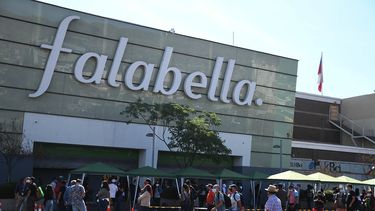 Falabella responde ante inversionistas y adelanta medidas para reducir creciente deuda