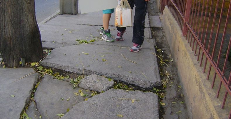 se fracturo cadera al caer en vereda en mal estado  municipio de coronel indemnizara con 30 millones.jpg