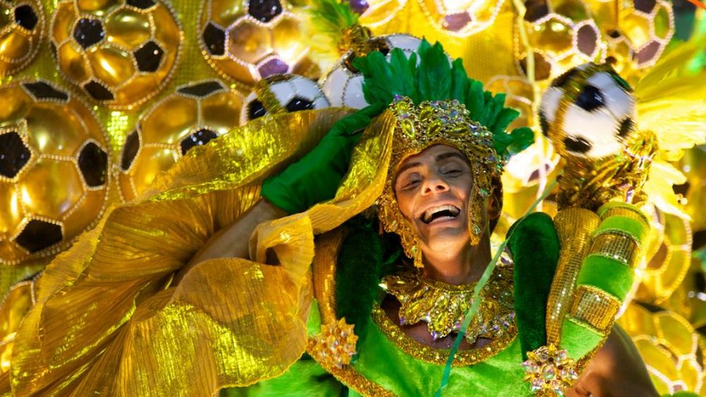 ¿Quiere desfilar con alguna de las escolas de samba en el Carnaval de Río?