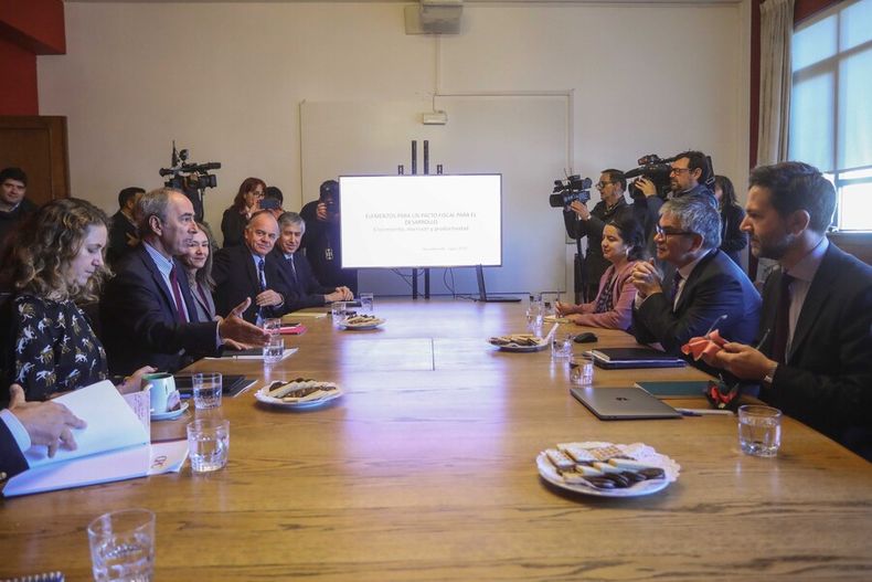Ministro Marcel se reune con representantes de la CPC.jpg