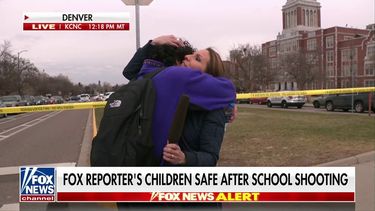 VIDEO| Periodista abraza en vivo a su hijo: Reporteaba tiroteo en su escuela