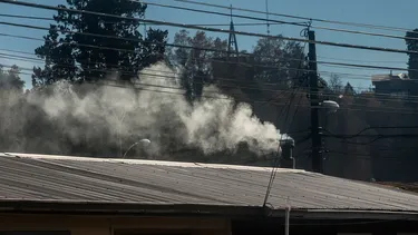 Estufas limpias y aislantes térmicos: Las medidas que han logrado reducir 34% la contaminación en zonas del sur
