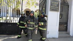 Bomberos concurre al INBA por amago de incendio: Carabineros reporta a encapuchados