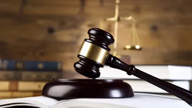 Chofer se autodespidió por no pago de sueldo y cotizaciones durante 3 meses: Recibirá $29 millones de compensación