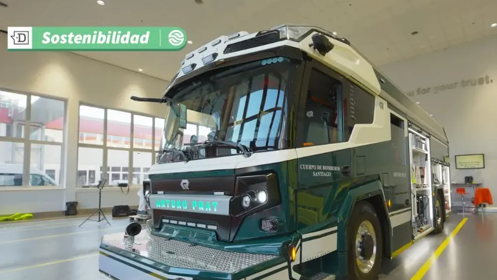 Bomberos de Santiago esperan la llegada del primer carro bomba eléctrico de Latinoamérica