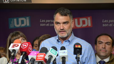 El Desconcierto | UDI y Mesa.png