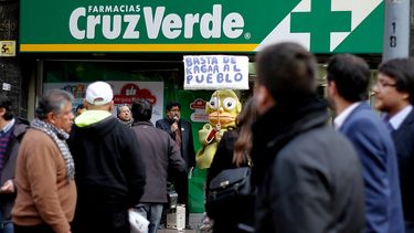 Colombia multa con 261 millones de pesos a Cruz Verde por vender medicamentos con sobreprecio