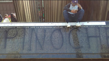Memorial de 177 Detenidos Desaparecidos en Valparaíso es rayado con la consigna Viva Pinochet
