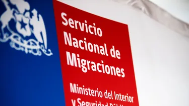 Madre colombiana de 2 niños chilenos fue expulsada del país por no acreditar pago de multa: Corte anula decisión