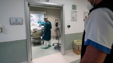 Niño italiano de padres antivacuna es operado con éxito: Justicia quitó ‘patria potestad