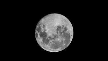 Datos inequívocos confirman la presencia de agua en la Luna