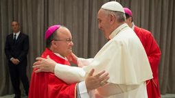 Charles Scicluna, el obispo anti matrimonio igualitario que investigará a Juan Barros