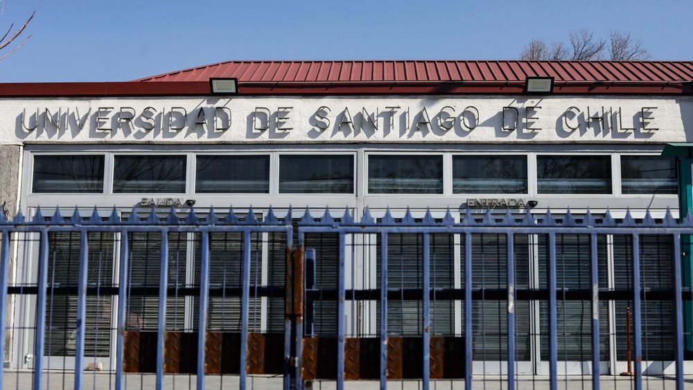 Frontis de la Universidad de Santiago de Chile cerrado - Agencia Uno