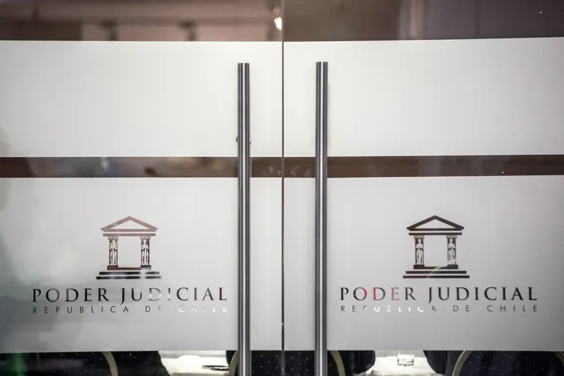 por relacion previa suprema frena desalojo de conviviente que vivio 16 anos en casa de pareja y que cunadas reclaman.webp