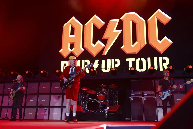 25413 acdc en chile.webp