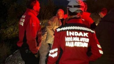 Insólito: Hombre borracho se pierde en un bosque y participa de su propia búsqueda