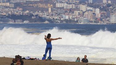 Naturaleza no da tregua: Emiten alerta por intenso evento de marejadas en todo Chile