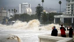 Como para no ir a la playa: Armada emite aviso especial por intensas marejadas en toda la costa