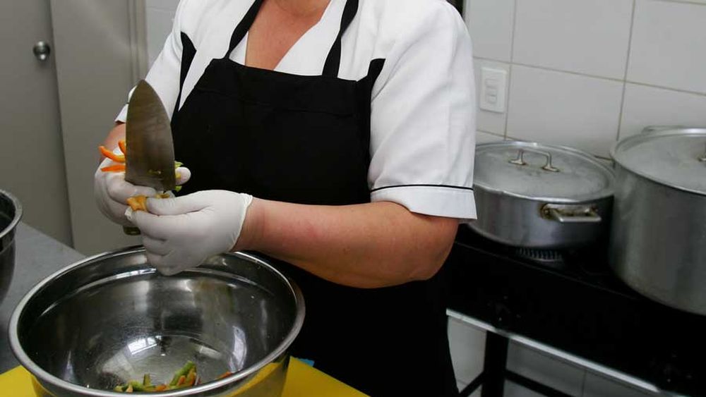 Sernac oficia a conocida marca de saborizante de comida: Mujer resultó con graves quemaduras