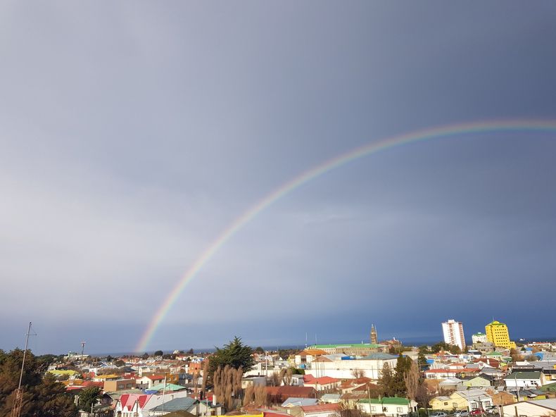 Arcoiris en Punta Arenas Twitter de Gabriel Boric.jpg