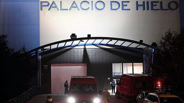 España sufre alarmante alza en cifra de muertos: cadáveres deben resguardarse en pista de patinaje