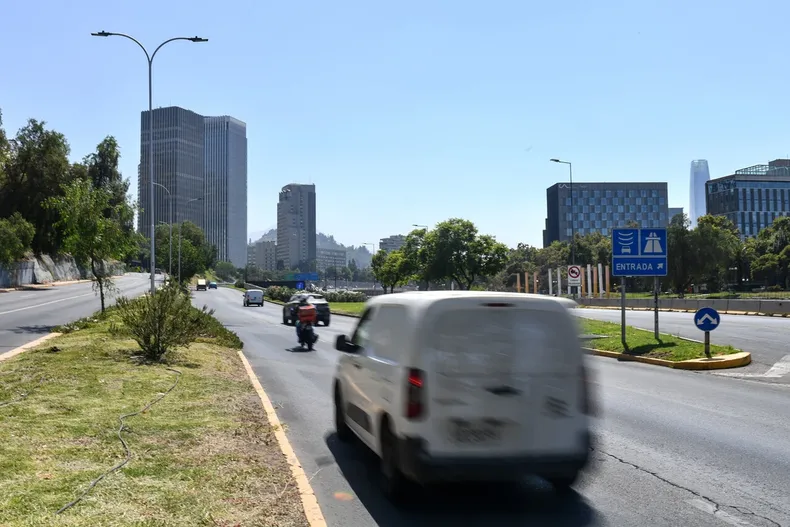 automotora condenada a devolver 16 millones a comprador de un furgon que dejo de funcionar a los meses.webp
