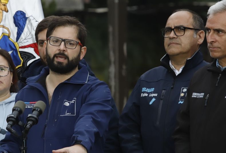 Boric este fin de semana desplegado en terreno tras el inteso sistema frontal que afecto al pais.jpg