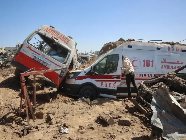 14543 israel ataca ambulancias.webp