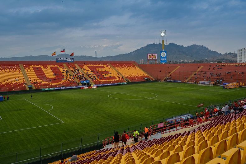 estadio santa laura.jpg